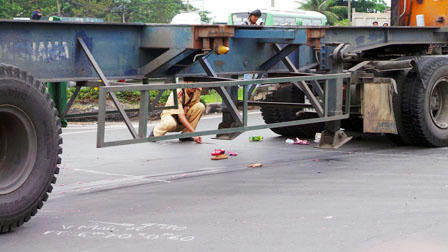 Nỗi đau tột cùng của người mẹ chứng kiến  2 đứa con chết thảm